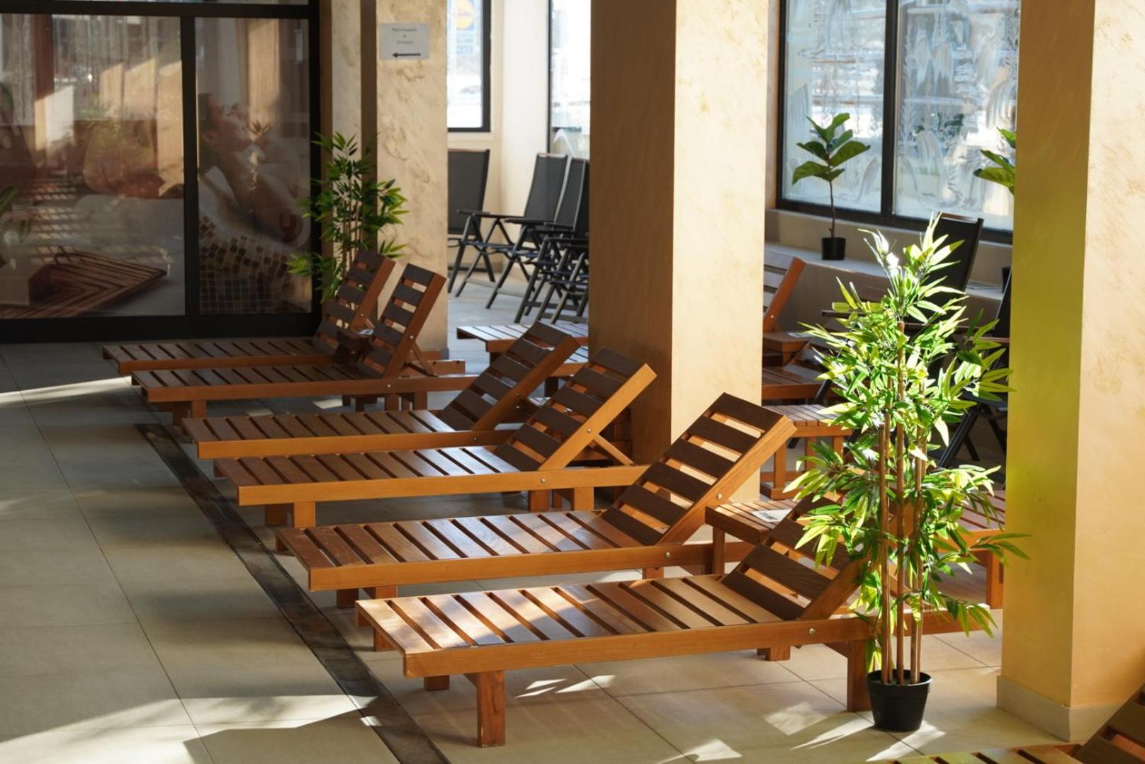 Goldview Apartment *