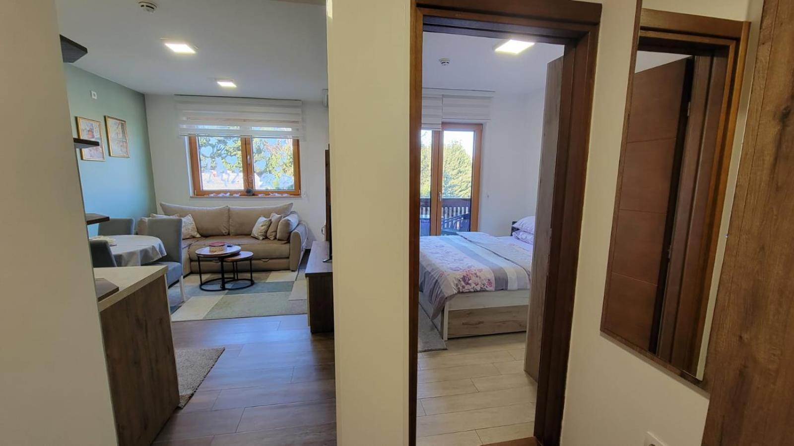 Goldview Apartment *