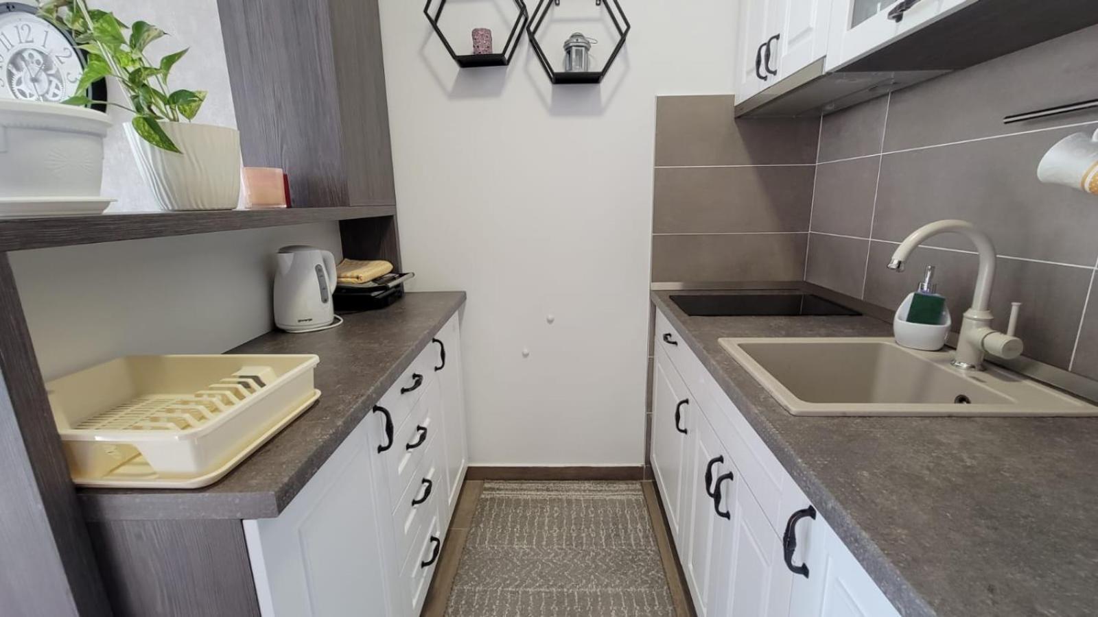 Goldview Apartment